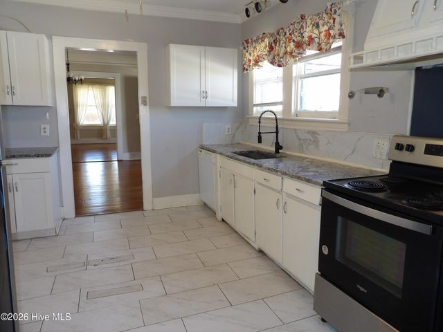 201 E Thompson Avenue, Stantonsburg, NC 27883