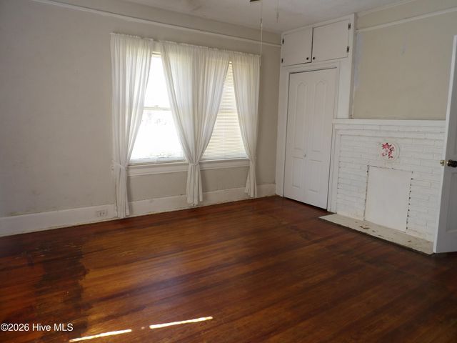 201 E Thompson Avenue, Stantonsburg, NC 27883