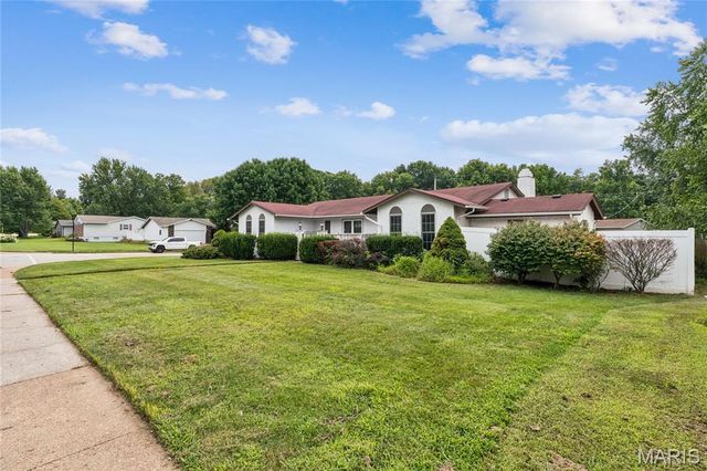 2801 Droste Road, St Charles, MO 63301