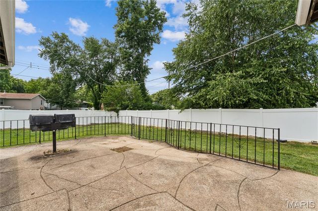 2801 Droste Road, St Charles, MO 63301