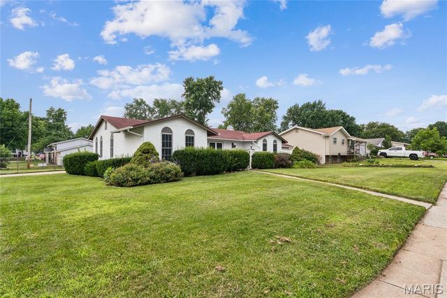 2801 Droste Road, St Charles, MO 63301