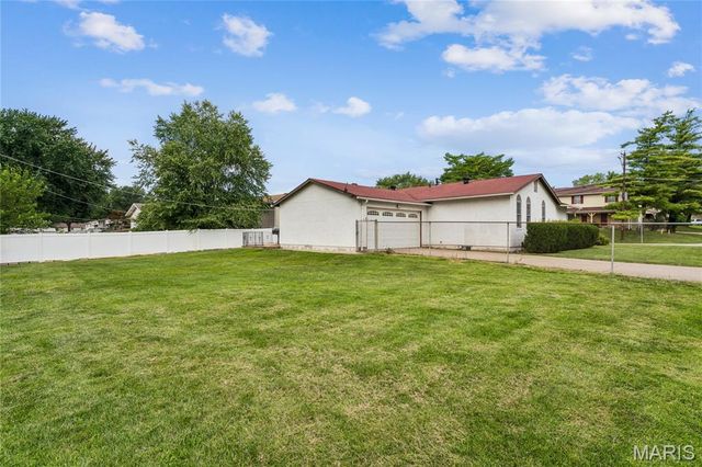 2801 Droste Road, St Charles, MO 63301