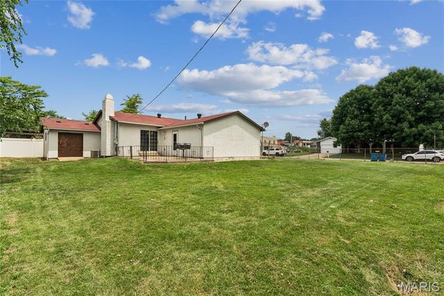 2801 Droste Road, St Charles, MO 63301