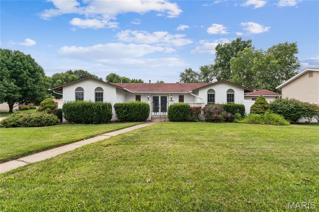 2801 Droste Road, St Charles, MO 63301
