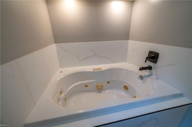 1841 Laurel Oak LN, Virginia Beach, VA 23453