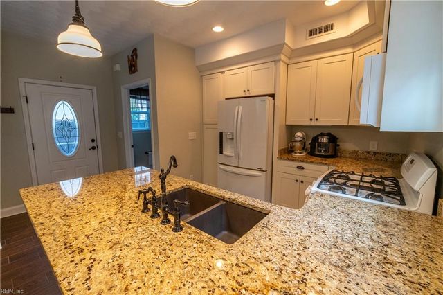 1841 Laurel Oak LN, Virginia Beach, VA 23453