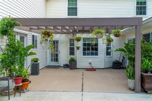 1841 Laurel Oak LN, Virginia Beach, VA 23453