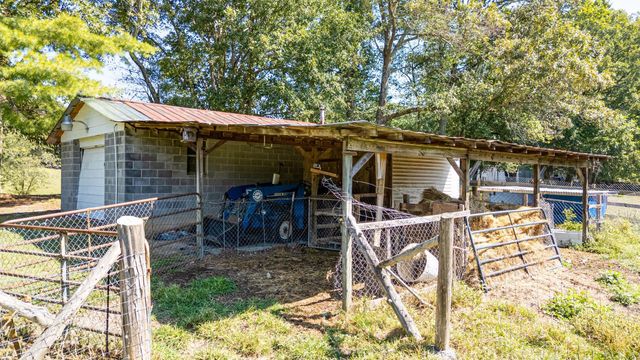 1112 Tennessee 305, Athens, TN 37303