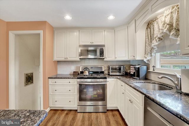 2540 DURHAM RD, York, PA 17402