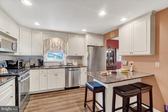 2540 DURHAM RD, York, PA 17402