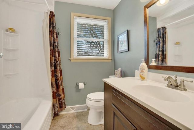2540 DURHAM RD, York, PA 17402