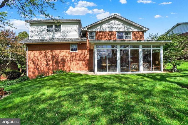 2540 DURHAM RD, York, PA 17402
