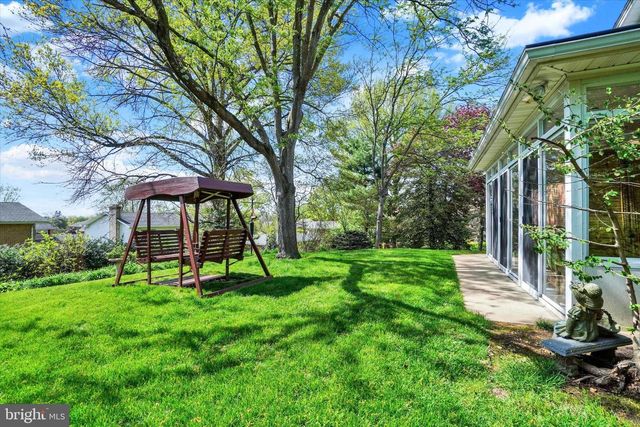 2540 DURHAM RD, York, PA 17402