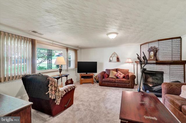 2540 DURHAM RD, York, PA 17402