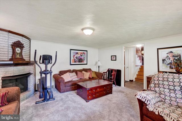 2540 DURHAM RD, York, PA 17402