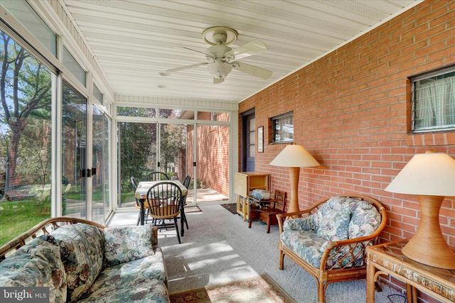 2540 DURHAM RD, York, PA 17402