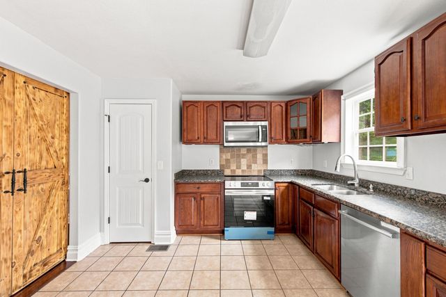 959 Lower Mill Road, Hixson, TN 37343