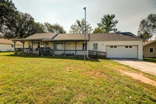 2212 East Cherry Street, Springfield, MO 65802