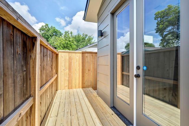 907 Kern Street B, Houston, TX 77009