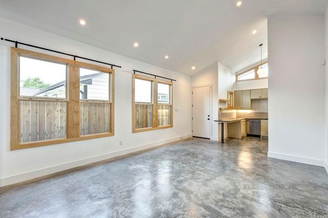 907 Kern Street B, Houston, TX 77009