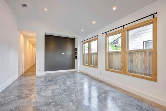 907 Kern Street B, Houston, TX 77009