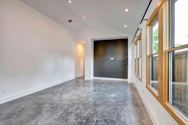 907 Kern Street B, Houston, TX 77009