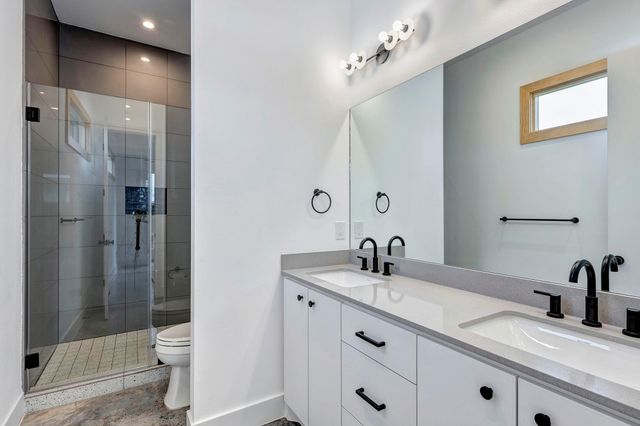 907 Kern Street B, Houston, TX 77009