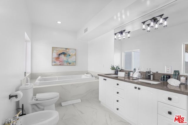 8755 Skyline Drive, Los Angeles, CA 90046