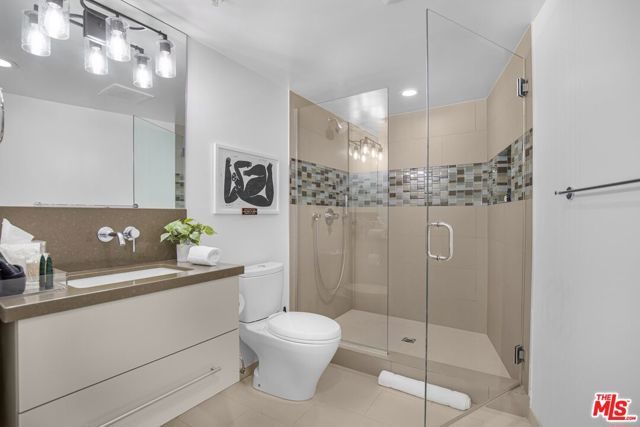 8755 Skyline Drive, Los Angeles, CA 90046