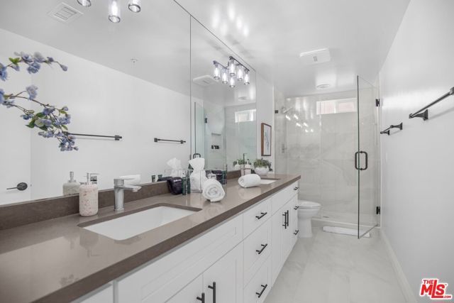 8755 Skyline Drive, Los Angeles, CA 90046