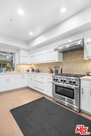 8755 Skyline Drive, Los Angeles, CA 90046