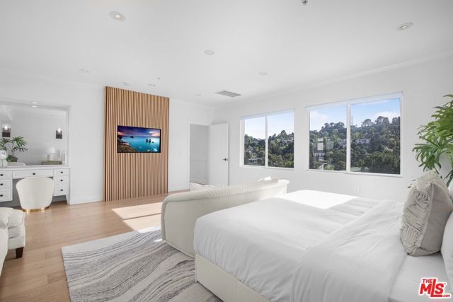 8755 Skyline Drive, Los Angeles, CA 90046