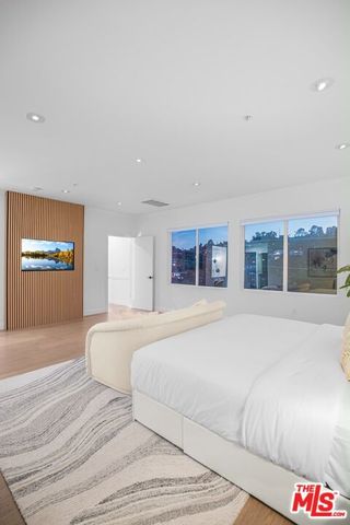 8755 Skyline Drive, Los Angeles, CA 90046