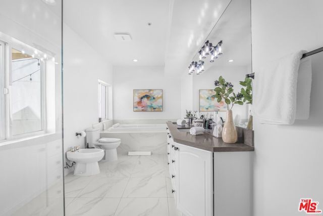 8755 Skyline Drive, Los Angeles, CA 90046