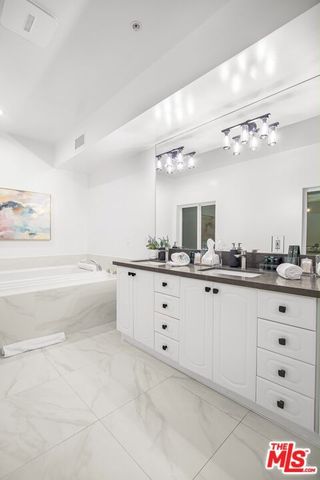 8755 Skyline Drive, Los Angeles, CA 90046
