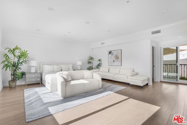 8755 Skyline Drive, Los Angeles, CA 90046