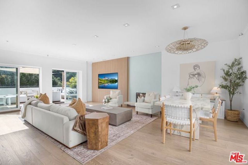 8755 Skyline Drive, Los Angeles, CA 90046