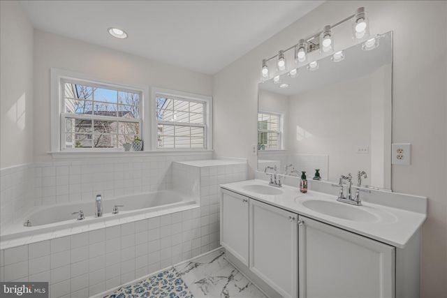 22 LOPEZ DR, Martinsburg, WV 25405