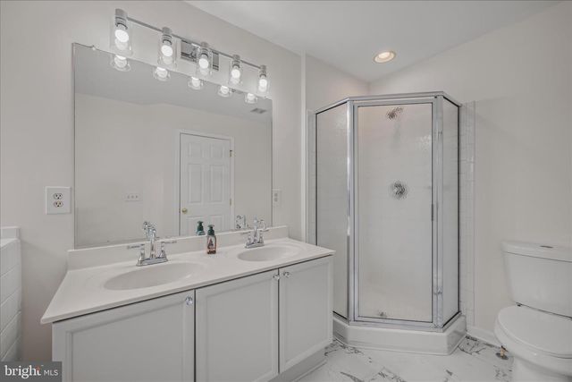 22 LOPEZ DR, Martinsburg, WV 25405