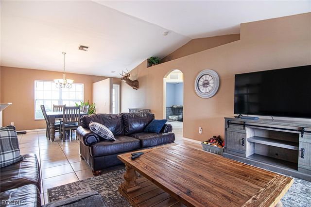 416 NW 7th TER, Cape Coral, FL 33993