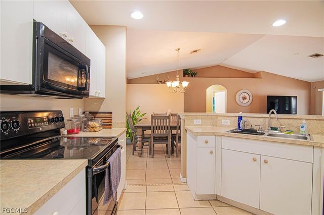 416 NW 7th TER, Cape Coral, FL 33993