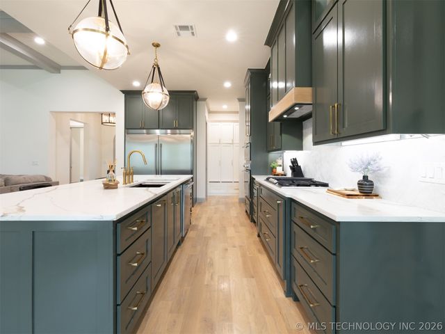 12615 S Granite Avenue E, Bixby, OK 74008