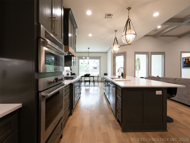 12615 S Granite Avenue E, Bixby, OK 74008