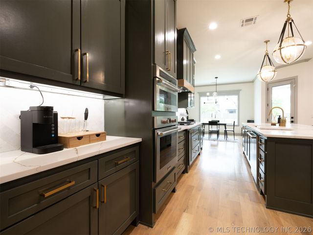 12615 S Granite Avenue E, Bixby, OK 74008