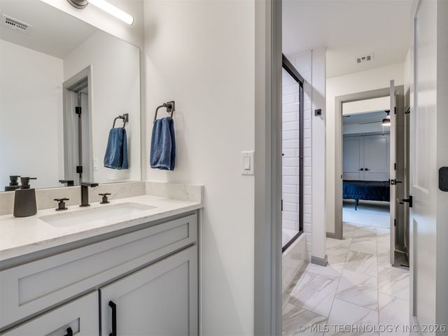 12615 S Granite Avenue E, Bixby, OK 74008