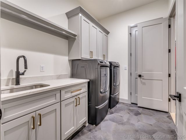 12615 S Granite Avenue E, Bixby, OK 74008