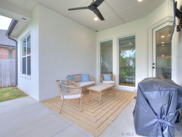 12615 S Granite Avenue E, Bixby, OK 74008