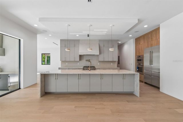 206 S TREASURE DRIVE, Tampa, FL 33609