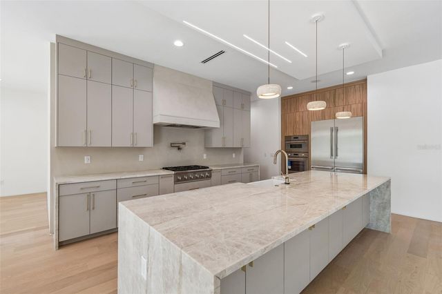 206 S TREASURE DRIVE, Tampa, FL 33609
