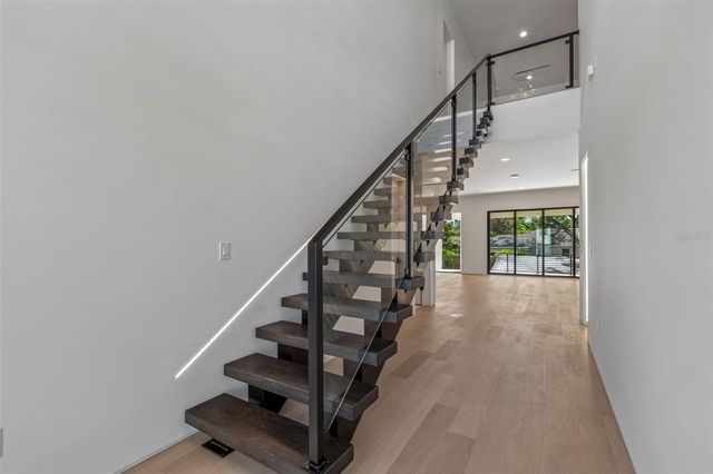 206 S TREASURE DRIVE, Tampa, FL 33609